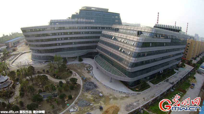 浙江惊现奇葩办公楼 外形酷似“豪华游轮”坐拥钱塘江