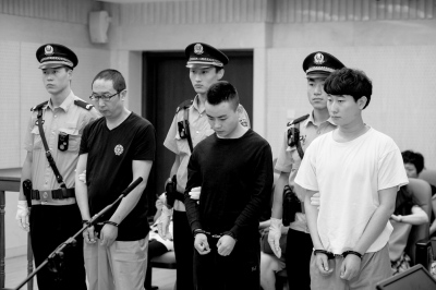 女演员被疑插足遭泼硫酸毁容三人因故意伤害罪获刑