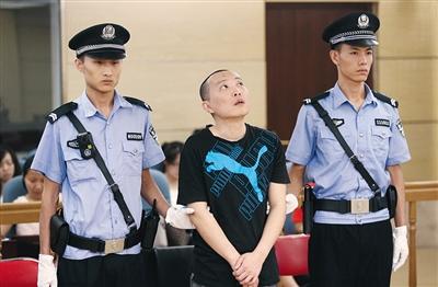 银行业务顾问赌博输光父母房产 诈骗300多万