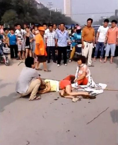 河北官方回应刑警家属殴打债主向其嘴抹粪：已行拘