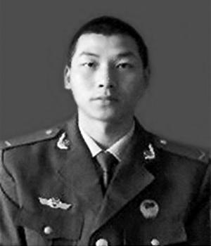 搜遍所有死角寻找失踪人员
