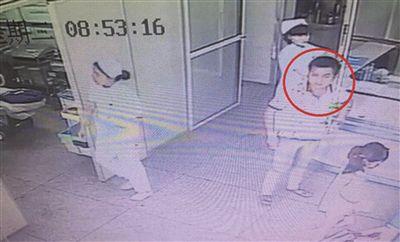 柳州这名男子撞人送医后，从医院逃逸。