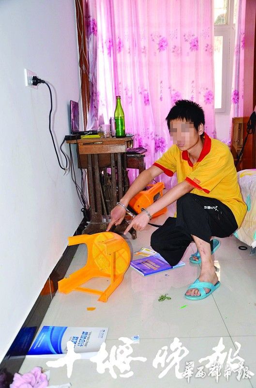 男子发现妻子发裸照将其殴打致死 深夜自首