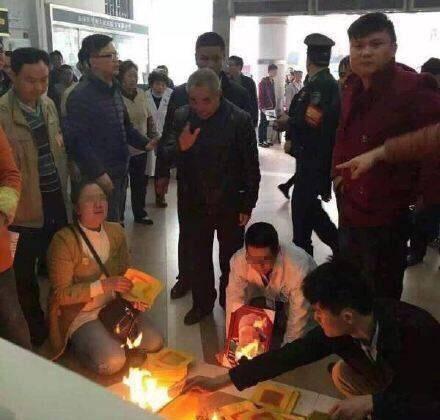 强迫医生下跪烧纸钱 深圳医闹案10名嫌犯被批捕